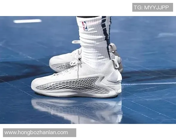 足球球星纷纷穿上休闲鞋时尚潮流引领潮流展示个人魅力